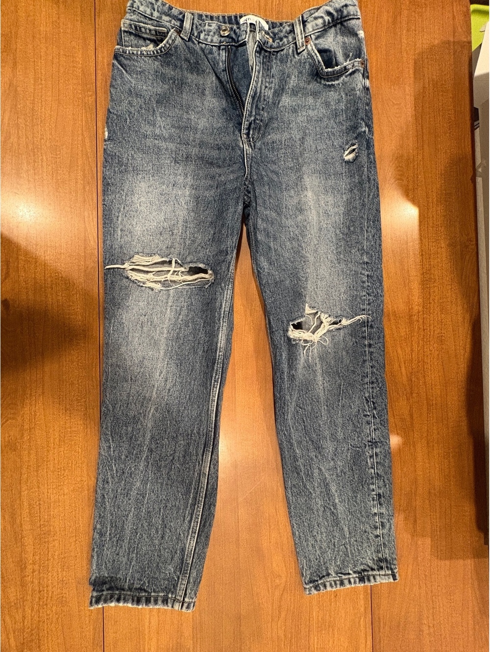 Vintage Distressed Blue Denim Jeans with Ripped Details-366